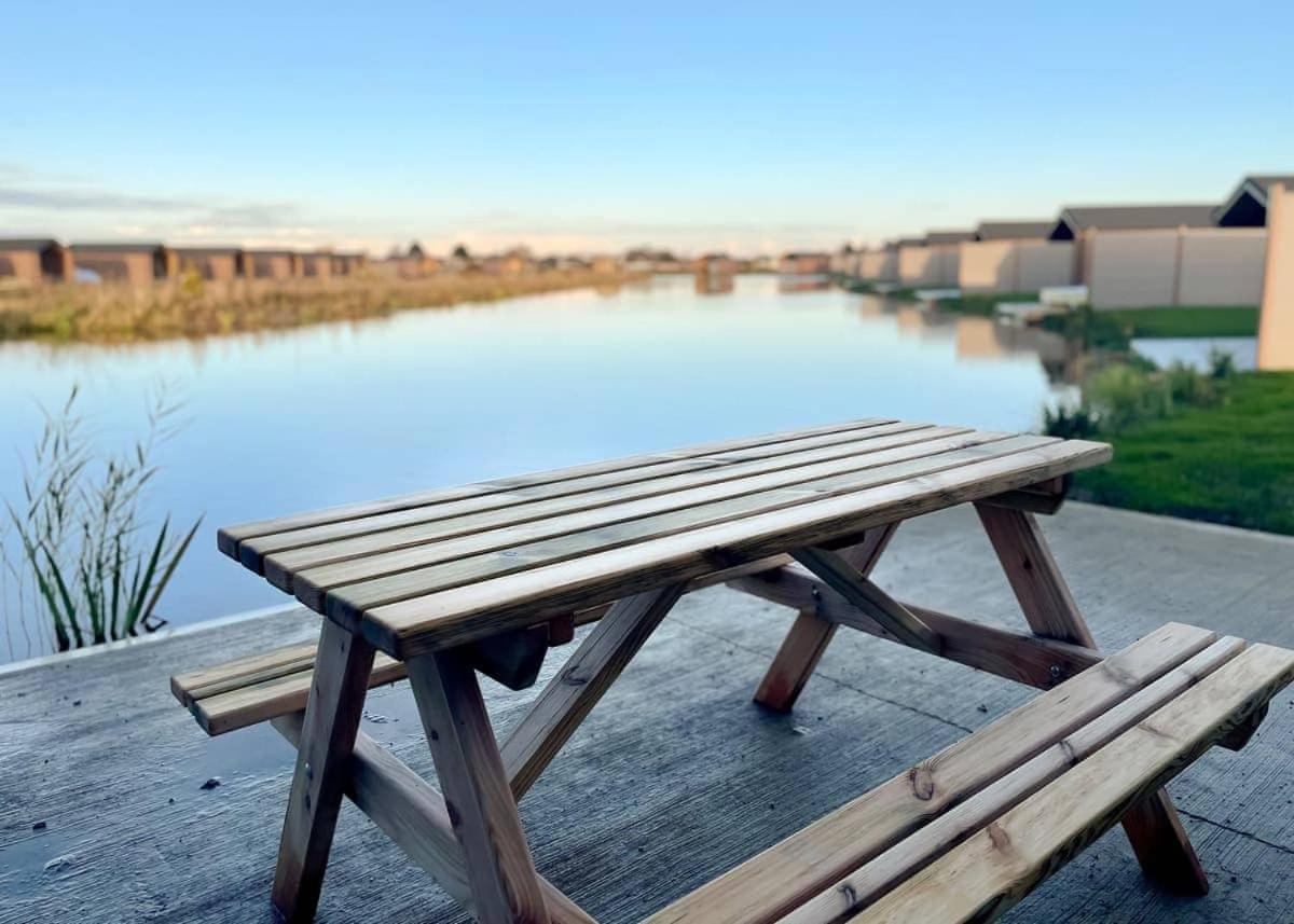 Lakeside Fishing Retreats Old Leake Екстериор снимка